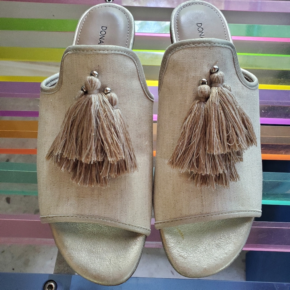 Donald J. Pliner Beige Slides